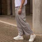 Παντελόνι γκρι με πιέτες σε άνετη γραμμή - Image 4