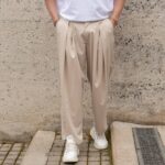 Παντελόνι μπεζ με πιέτες σε άνετη γραμμή - Image 2