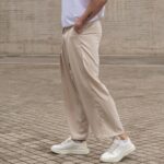 Παντελόνι μπεζ με πιέτες σε άνετη γραμμή - Image 3