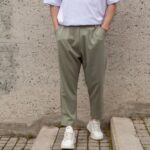 Παντελόνι φυστικί σε άνετη γραμμή