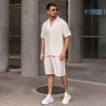 Set λινό κοντομάνικο πουκάμισο με βερμούδα μπεζ σε άνετη γραμμή - Image 2