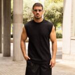 Αμάνικο πλεκτό σε μαύρο