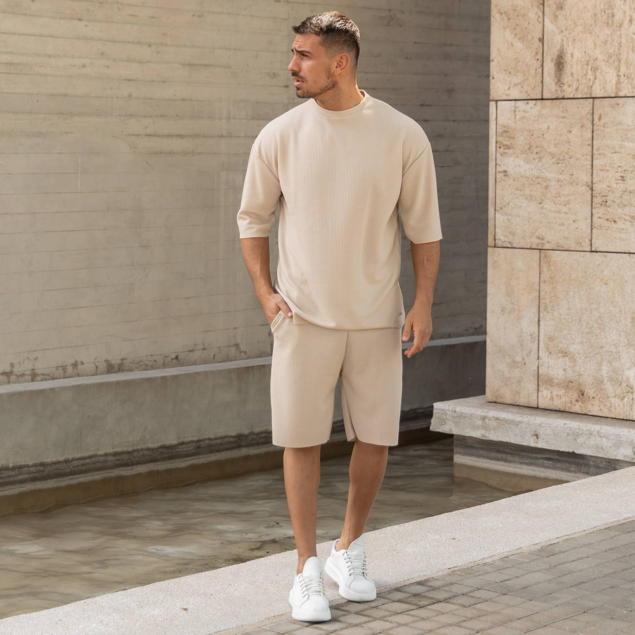 Νέο έργο - 2026-05-18T132807.046 Set T-shirt με βερμούδα μπεζ σε oversized γραμμή - Image 1