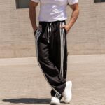 Φόρμα  μαύρη με κουμπιά baggy σε oversized γραμμή - Image 2