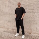 T-shirt μαύρη σε άνετη γραμμή - Image 4