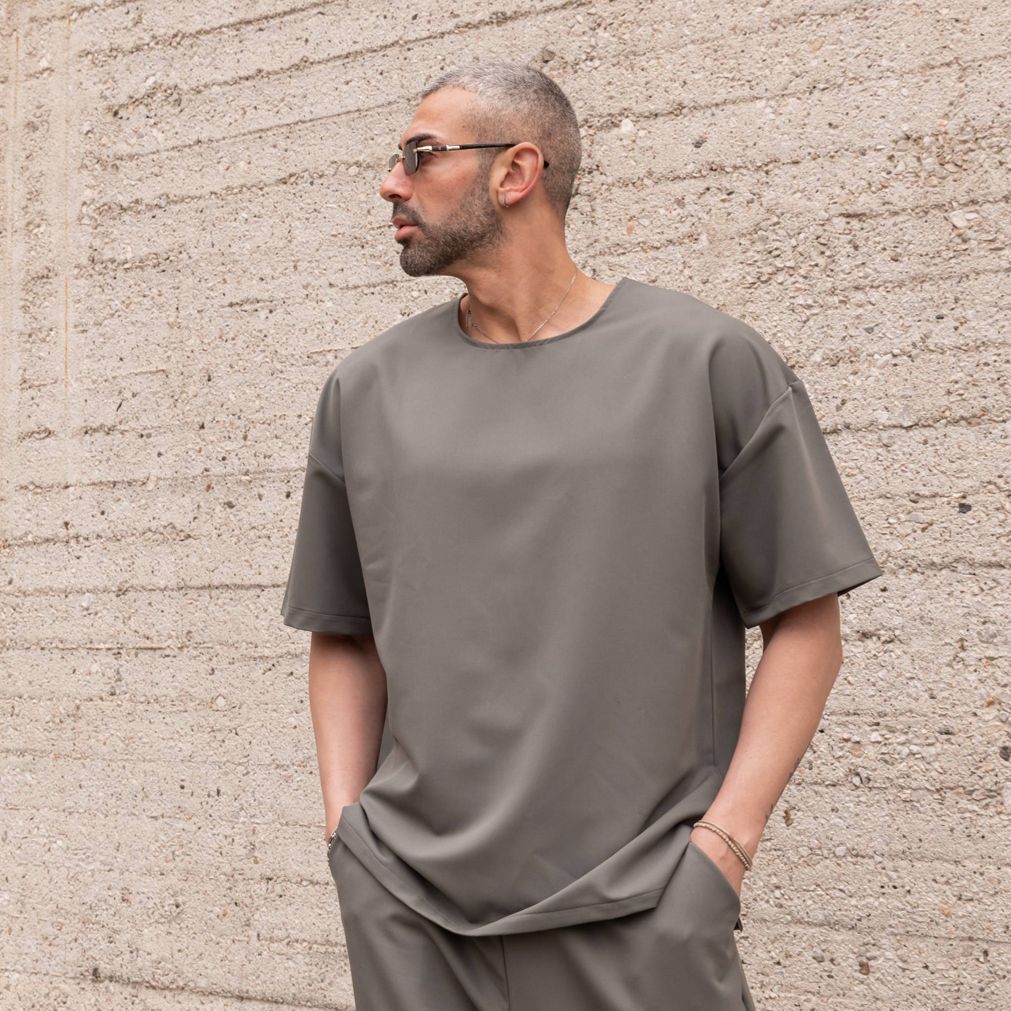 Νέο έργο - 2026-05-27T145221.112 T-shirt χακί σε άνετη γραμμή - Image 1