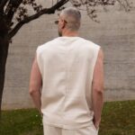 T-shirt αμάνικο μπεζ σε oversized γραμμή - Image 3