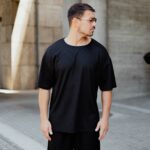T-shirt μαύρο σε oversized γραμμή