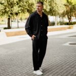 Σετ μαύρο πουκάμισο & παντελόνι σε άνετη γραμμή