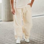 Παντελόνι baggy μπεζ σε oversized γραμμή