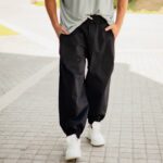 Παντελόνι μαύρο με λάστιχο σε oversized γραμμή - Image 2