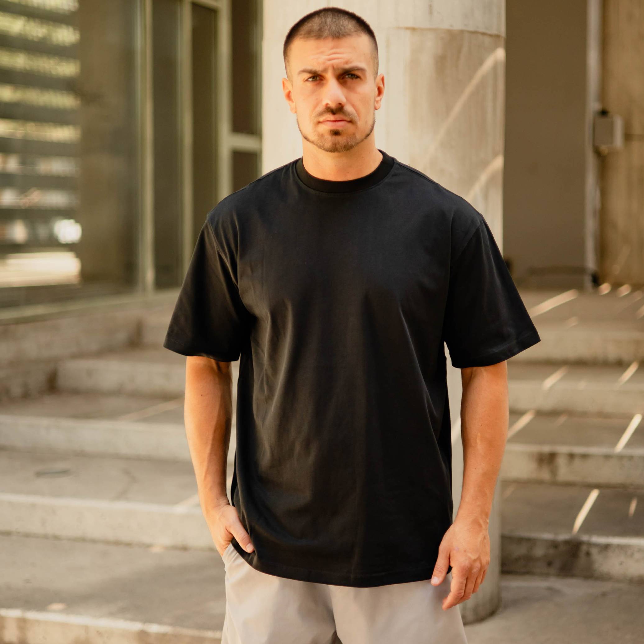 Νέο έργο - 2026-08-11T165120.073 T-shirt μπλούζα μαύρη σε oversized γραμμή - Image 1