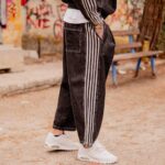 Jean set bomber jacket & παντελόνι baggy με ρίγες σε oversized γραμμή - Image 7