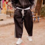 Jean set bomber jacket & παντελόνι baggy με ρίγες σε oversized γραμμή - Image 6
