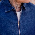 Jean bomber jacket μπλε σε oversized γραμμή - Image 5