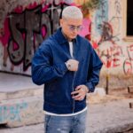 Jean bomber jacket μπλε σε oversized γραμμή - Image 3