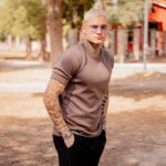 T-shirt μπλούζα καφέ με λάστιχο σε κανονική γραμμή - Image 2