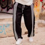 Φόρμα μαύρη με ρίγες και κουμπιά σε oversized γραμμή