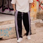 Φόρμα μαύρη με ρίγες και κουμπιά σε oversized γραμμή - Image 3