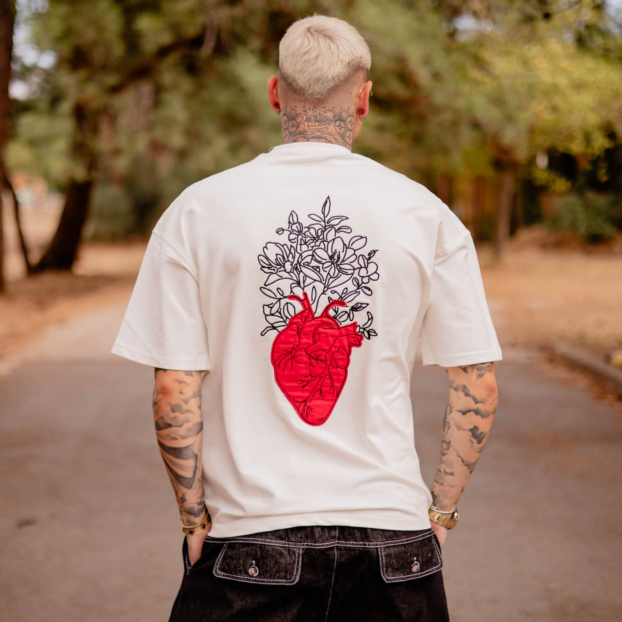 Νέο έργο - 2026-09-29T134641.606 T-shirt μπλούζα red heart λευκή σε oversized γραμμή - Image 1