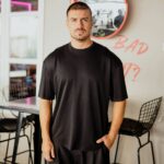 T-shirt μπλούζα μαύρη σε oversized γραμμή