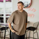 T-shirt μπλούζα χακί σε oversized γραμμή - Image 2